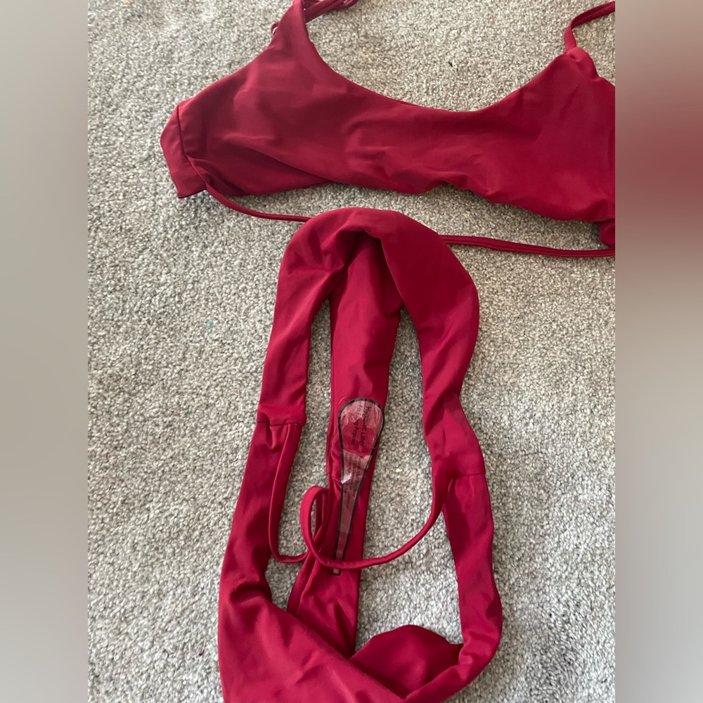 Red bikini - Picture 3 of 3